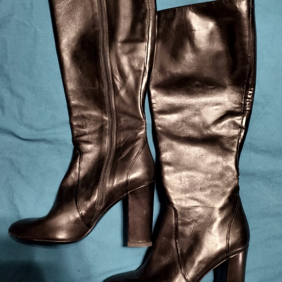 Delman Italian classic leather boots in black, size 6